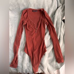 A&F Long Sleeve Buttoned Bodysuit XS